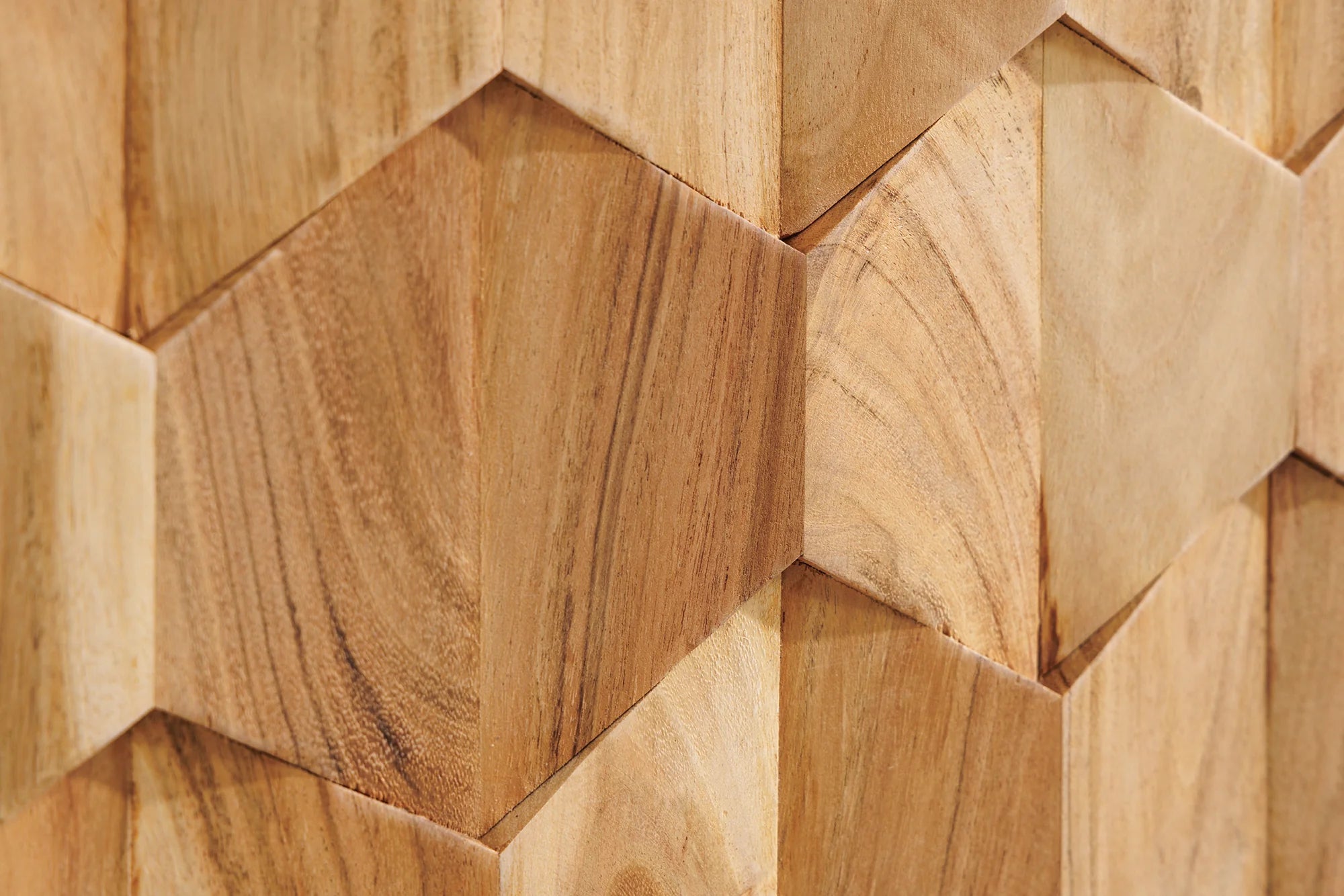 Wisząca szafka RTV z drewna akacjowego, front 3D, czarne uchwyty