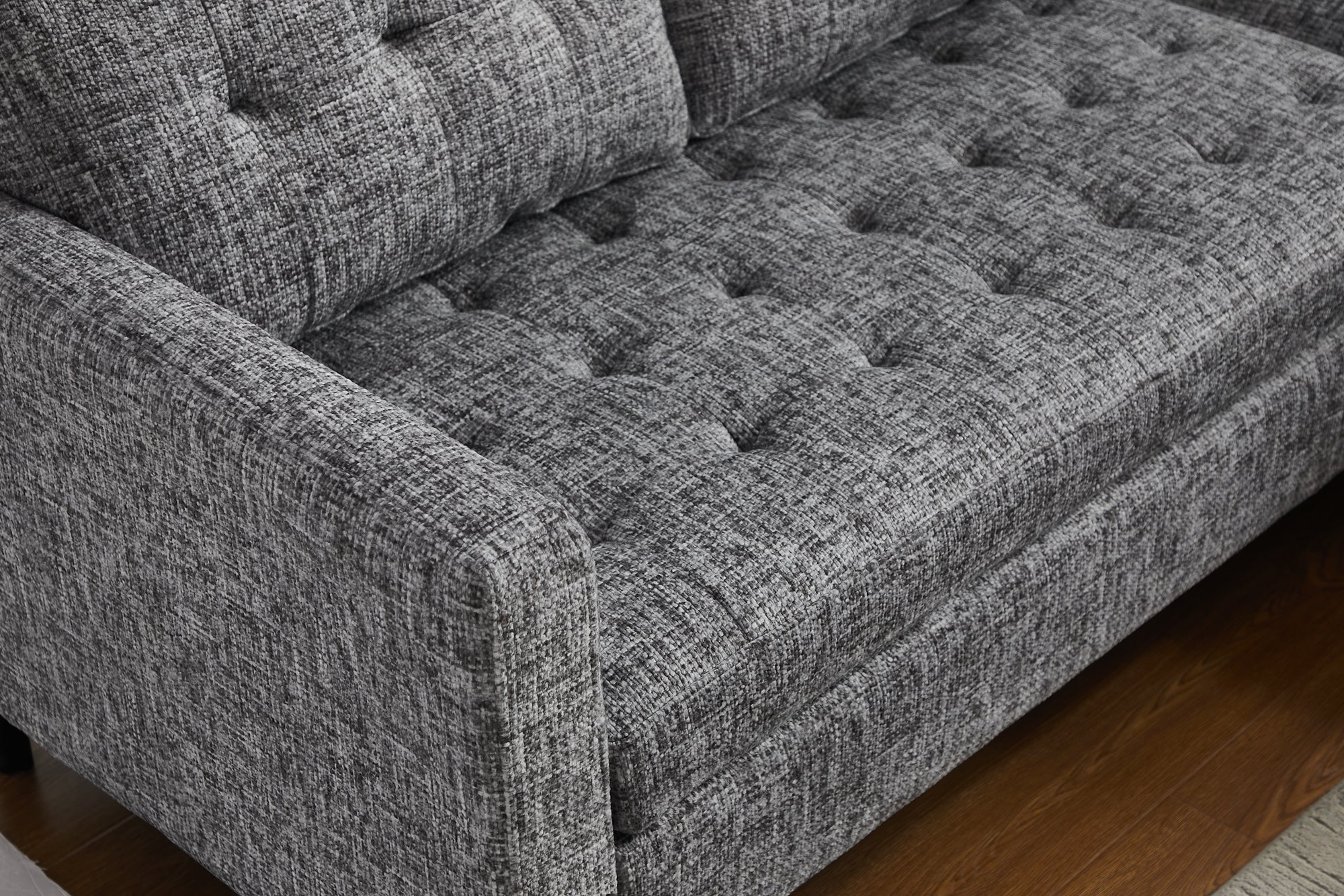 Sofa narożna w szarej dzianinie z szezlongiem lewo/prawo, nogi z drewna gumowego, tapicerowany tył, nowoczesny styl