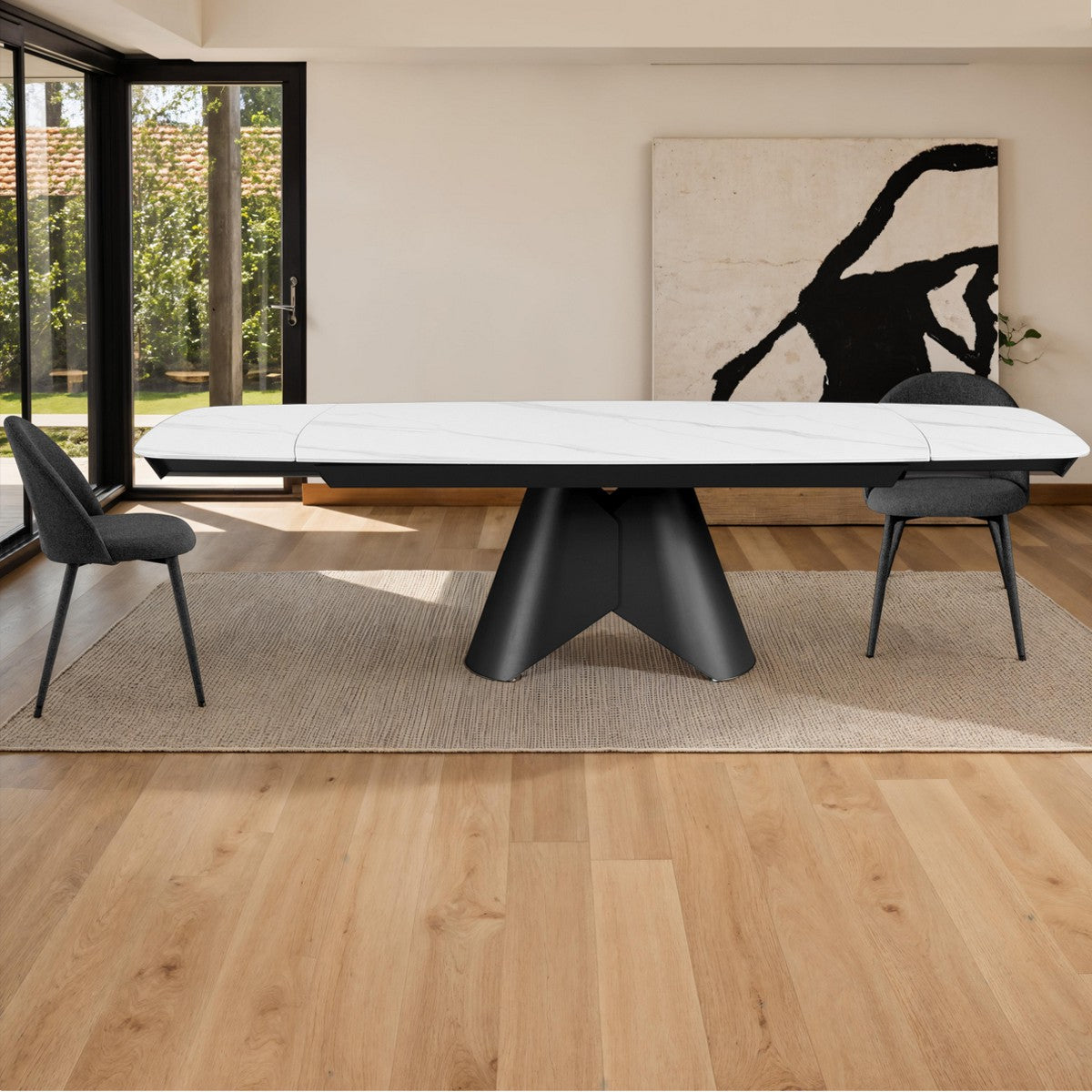 Biały stół ceramiczny KAJA LARGE 200–300 cm w nowoczesnej jadalni