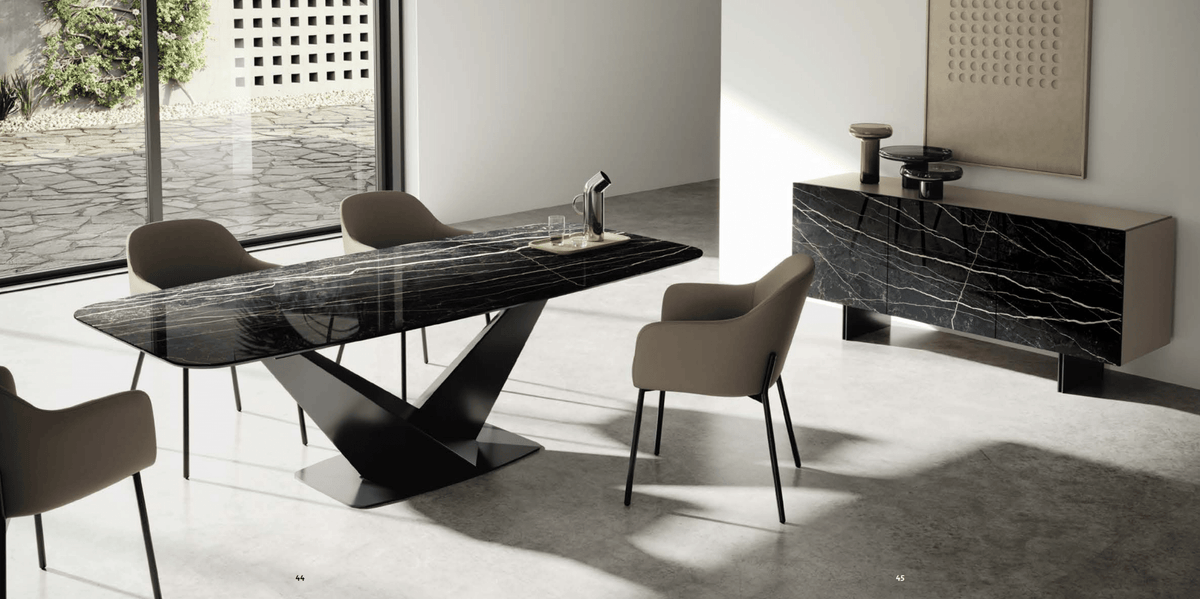 Włoska komoda Zenith 179 cm z ceramicznymi frontami o marmurowym wzorze i metalową podstawą