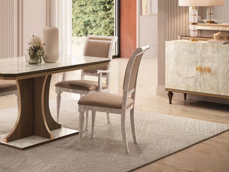 Włoski stół do jadalni Arredoclassic Romantica optyka  marmur Carrara i orzech, ze złotymi detalami i motywem meandra