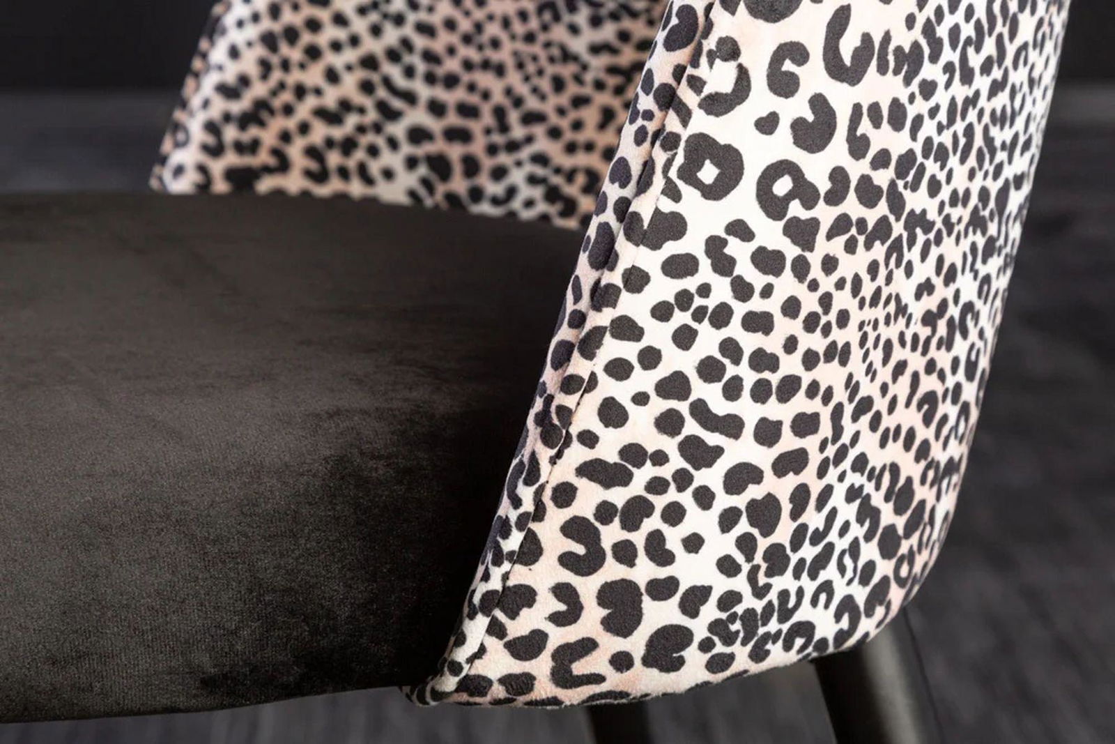 Designerskie krzesło Boutique czarny lampart / 41704   / INVICTA INTERIOR