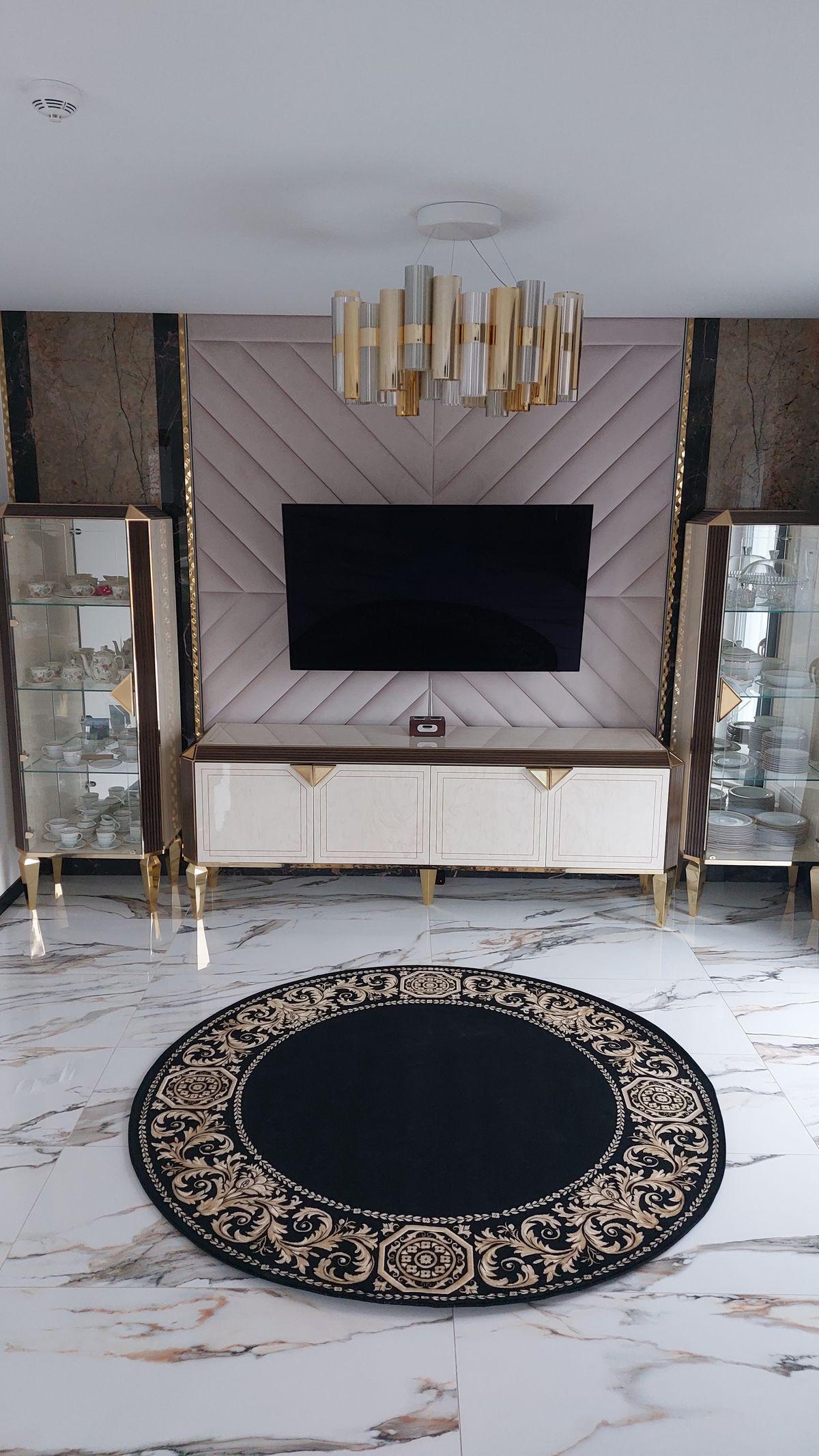 Dywan z meandrem Versace Rococo czarny 200