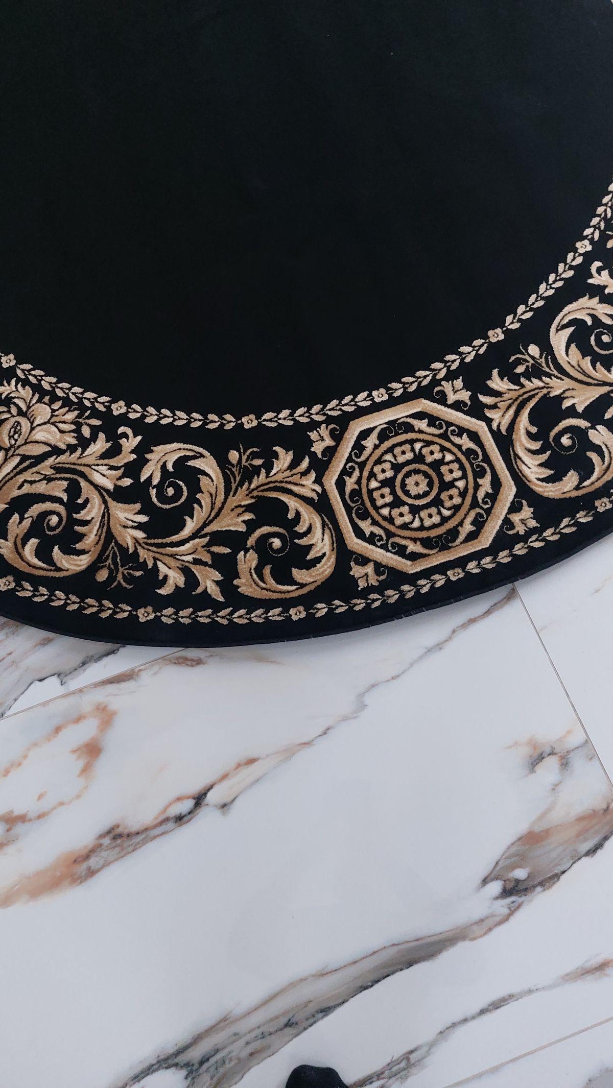 Dywan z meandrem Versace Rococo czarny 200