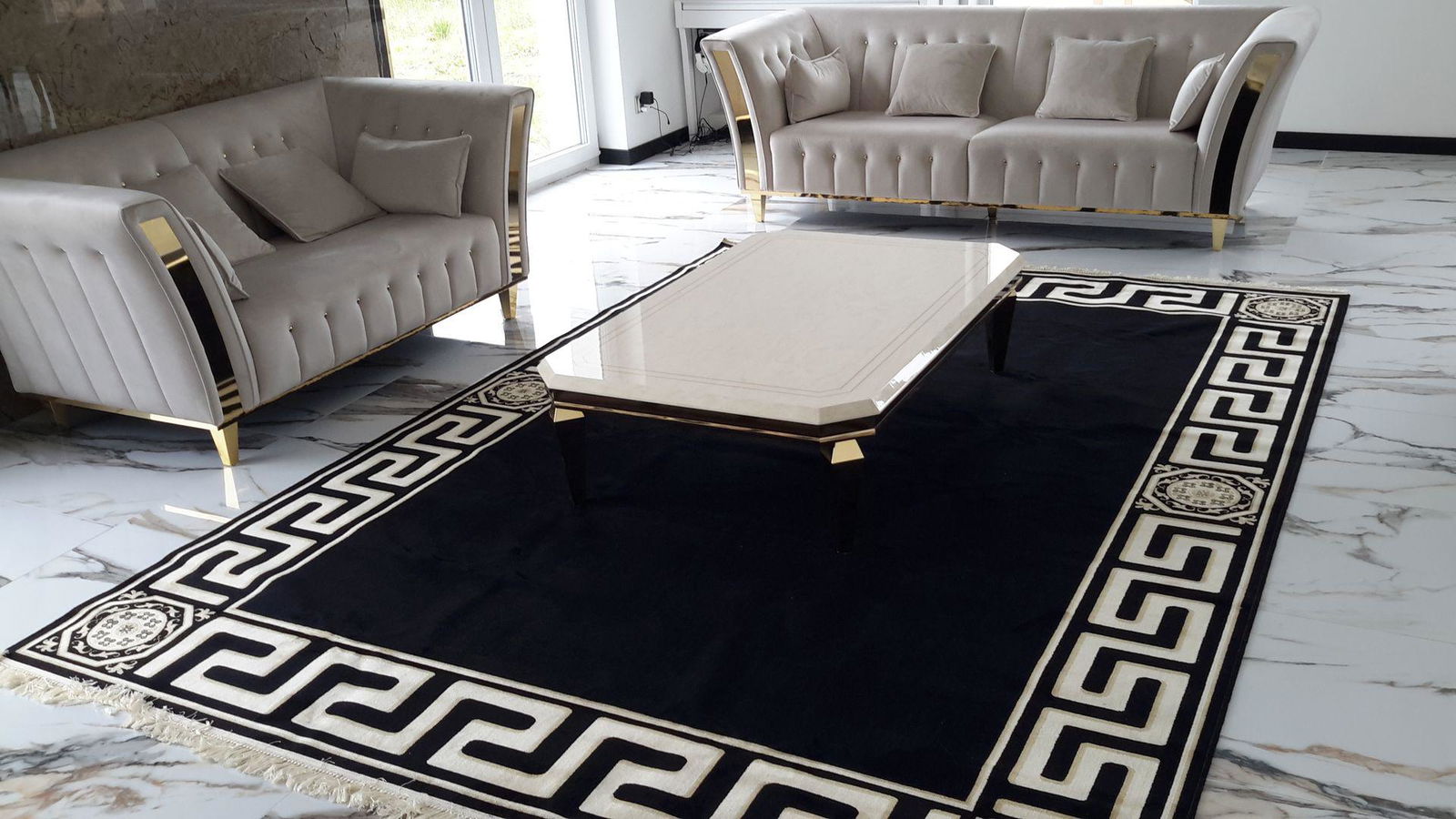 Dywan z meandrem Versace czarny 340/240
