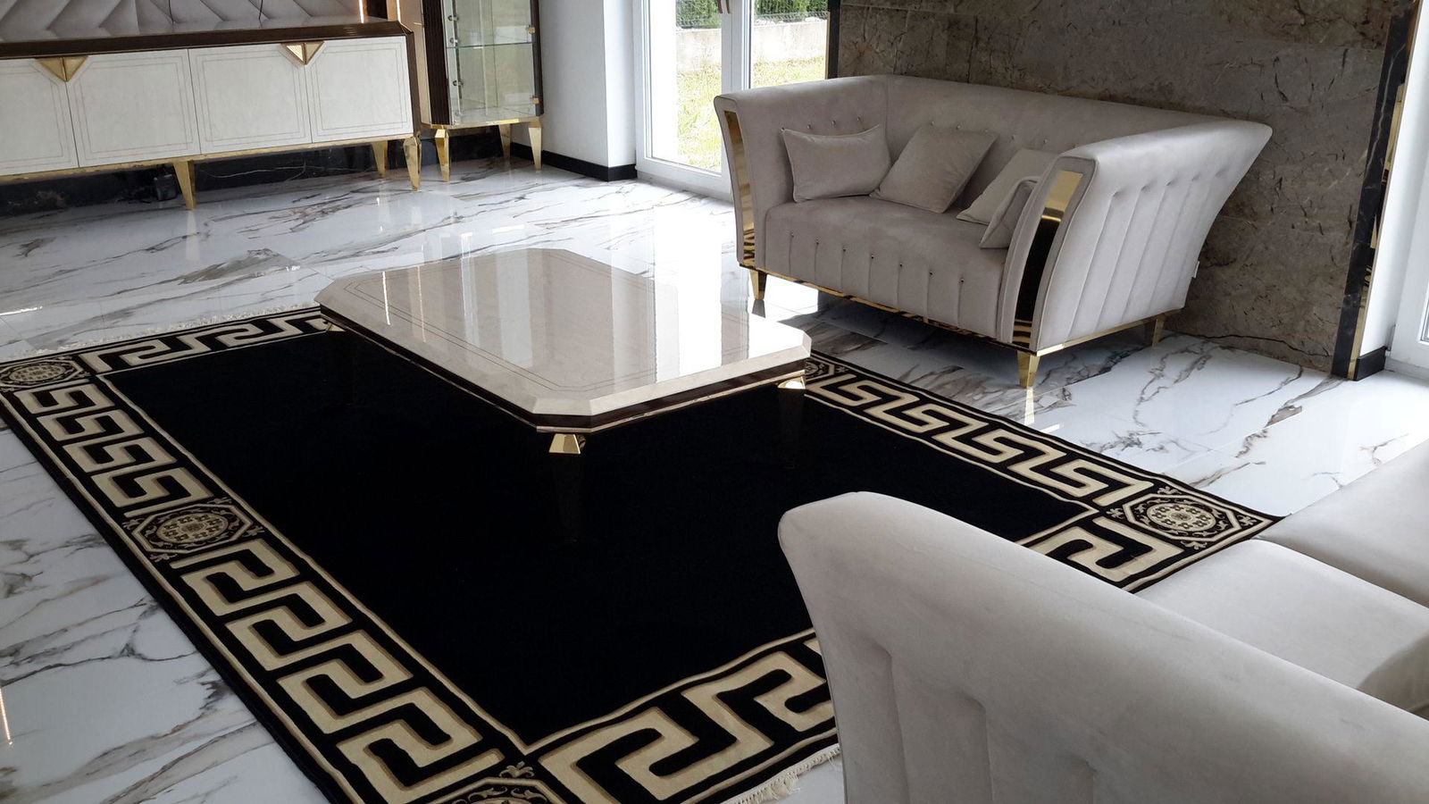 Dywan z meandrem Versace czarny 340/240