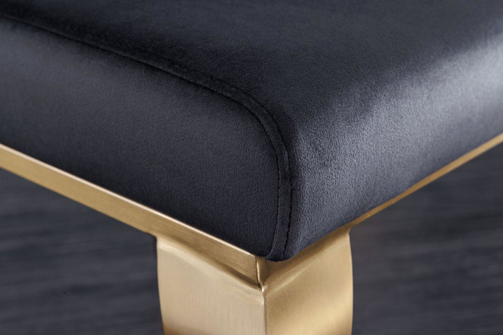 KRZESŁO TAPICEROWANE MODERN BAROCK CZARNY AKSAMIT ZŁOTE NOGI / 42316 / INVICTA INTERIOR