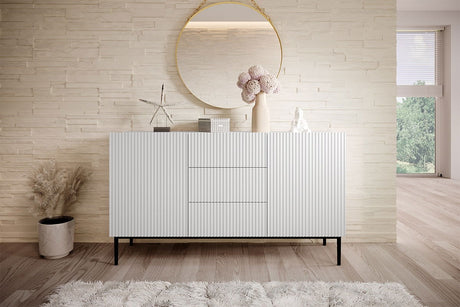 Komoda Nicole 150 cm z szufladami i metalowymi nogami - biały mat / czarne nóżki