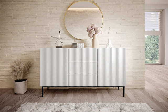 Komoda Nicole 150 cm z szufladami i metalowymi nogami - biały mat / czarne nóżki