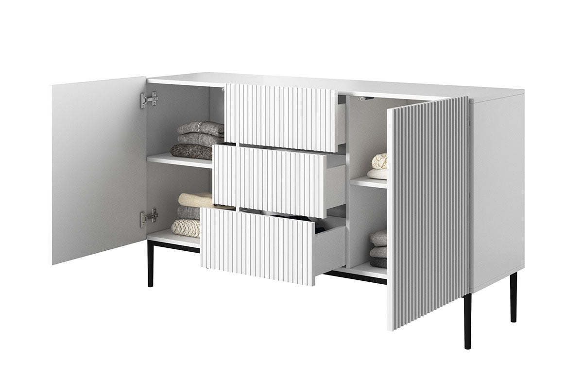 Komoda Nicole 150 cm z szufladami i metalowymi nogami - biały mat / czarne nóżki