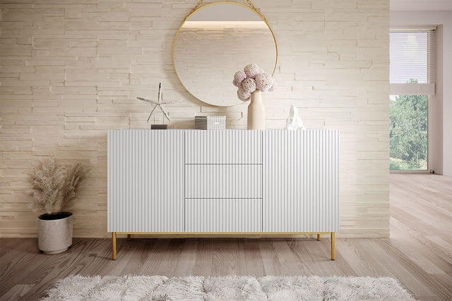 Komoda Nicole 150 cm z szufladami i metalowymi nogami - biały mat / złote nóżki