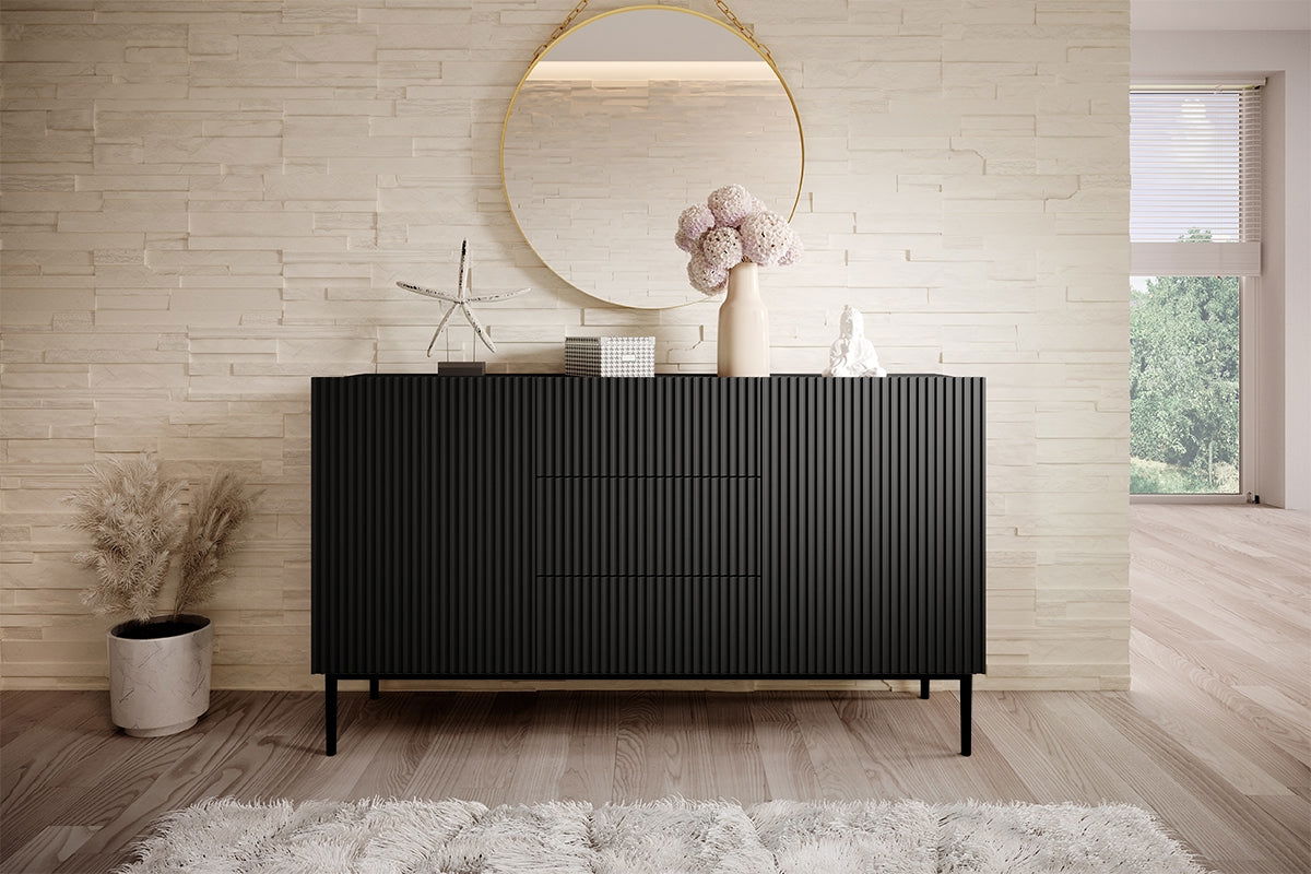 Komoda Nicole 150 cm z szufladami i metalowymi nogami - czarny mat / czarne nóżki