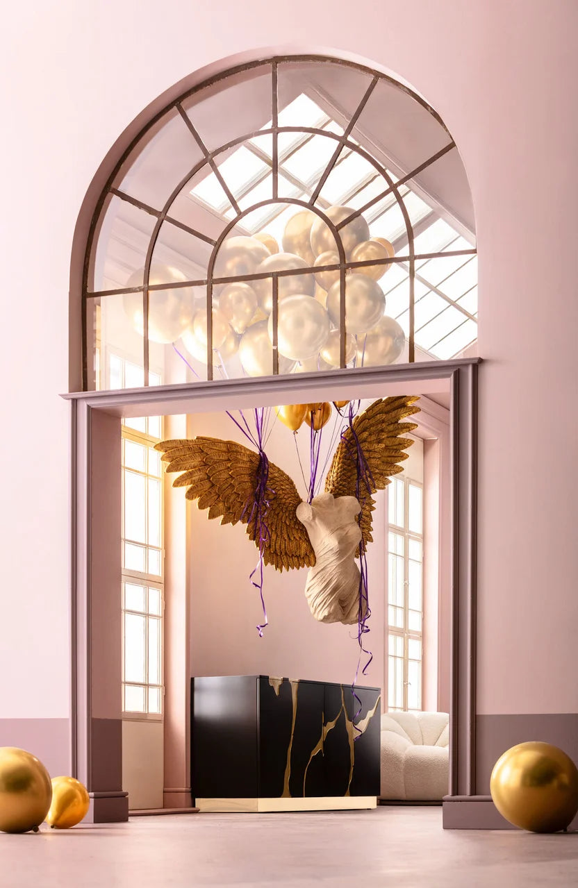 Komoda czarno-złota glamour z ręcznymi złotymi wzorami i podstawą ze stali, 4-drzwiowa