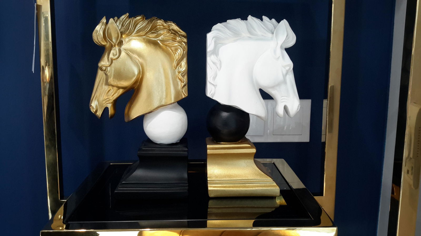 Komplet 2 figur / podpórek do książek Konie