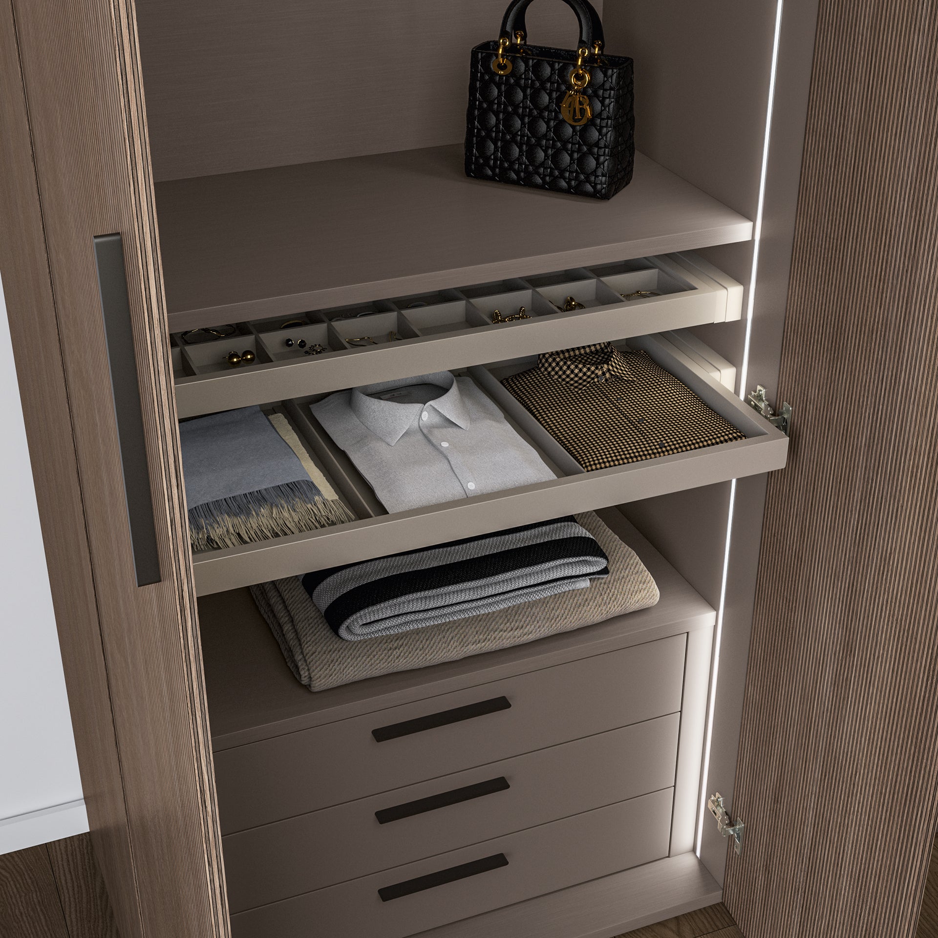 Włoska szafa HEXAGON ryflowane fronty w kolorze ciepłego drewna, metalowe uchwyty