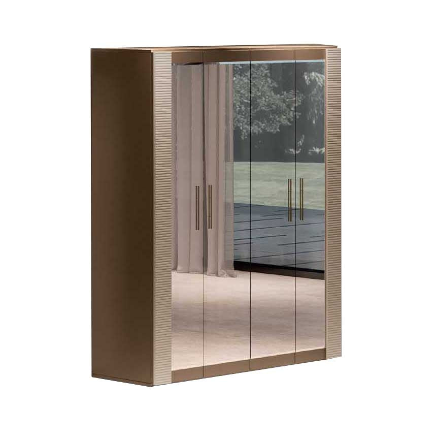 Włoska szafa Linea 4-drzwiowa z lustrzanymi frontami i prążkowanymi bokami, uchwyty w kolorze brązu