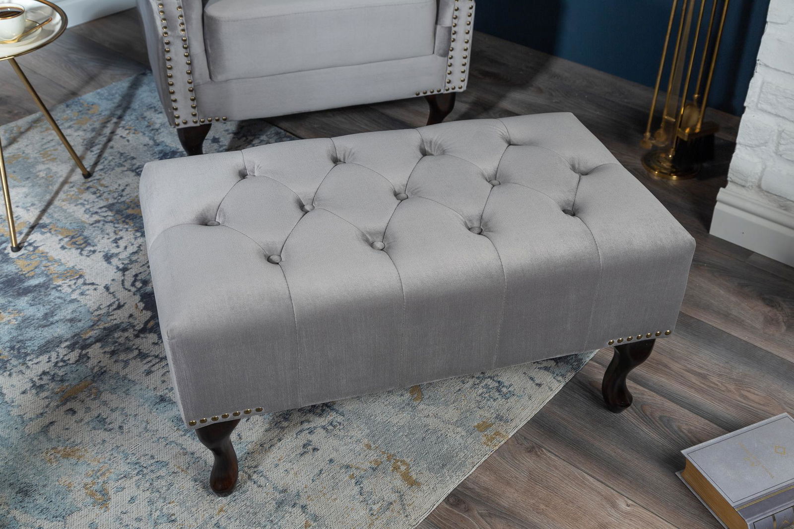 Podnóżek / pufa Chesterfield srebrno-szary aksamit / 39850  / INVICTA INTERIOR