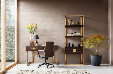 Regał Osaka z ciemnymi półkami, złotą stalową ramą i dolną szufladą