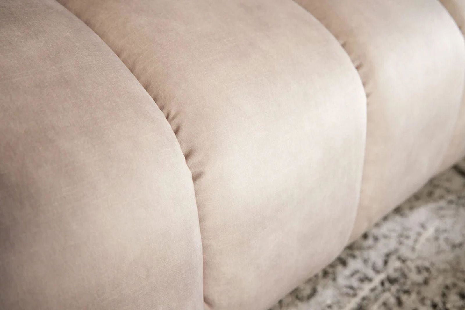SOFA NOBLESSE 225 CM SZAMPAŃSKI AKSAMIT / 43266 / INVICTA INTERIOR