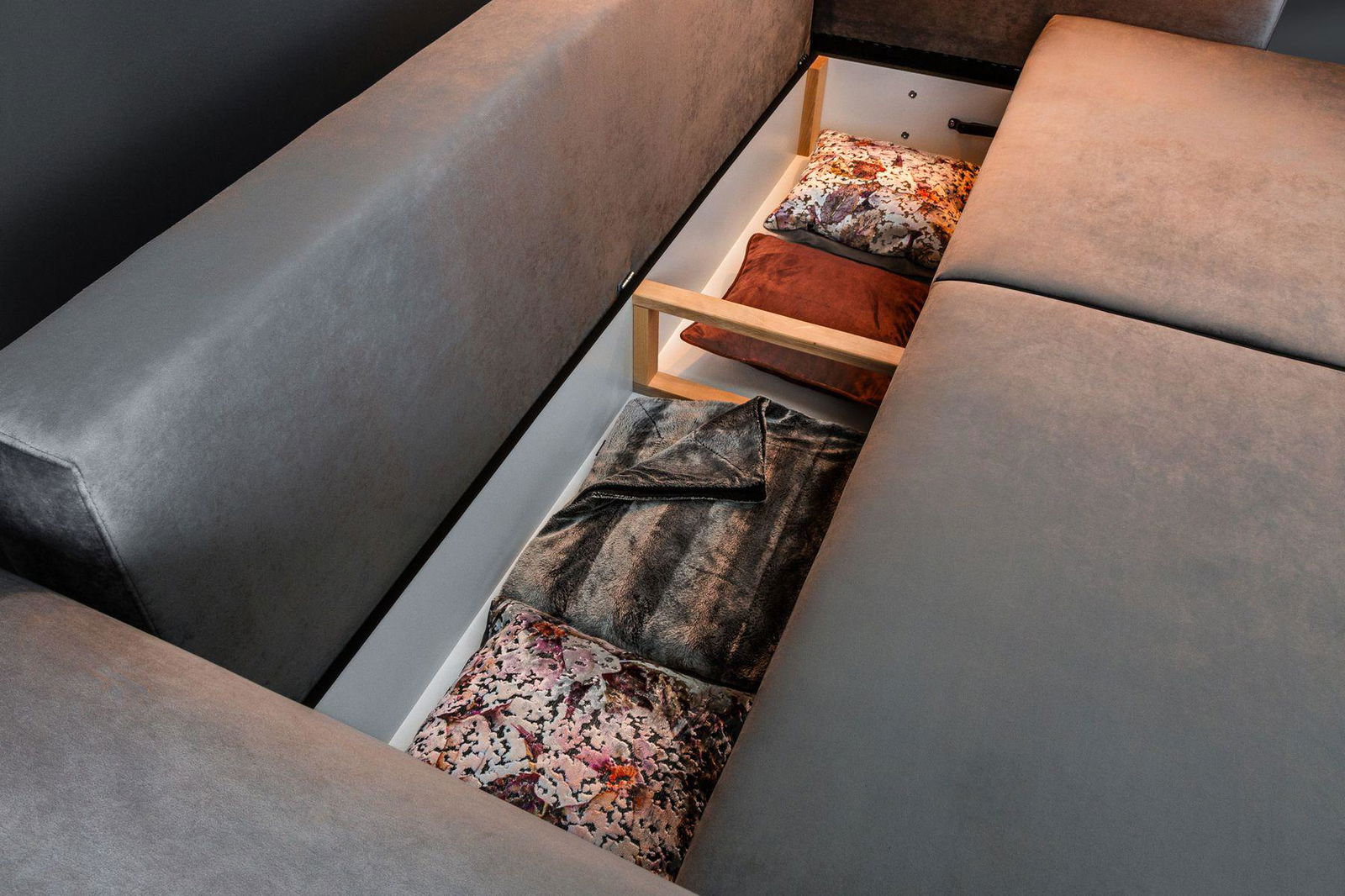 SOFA ROZKŁADANA BELLA / 39032 / INVICTA INTERIOR