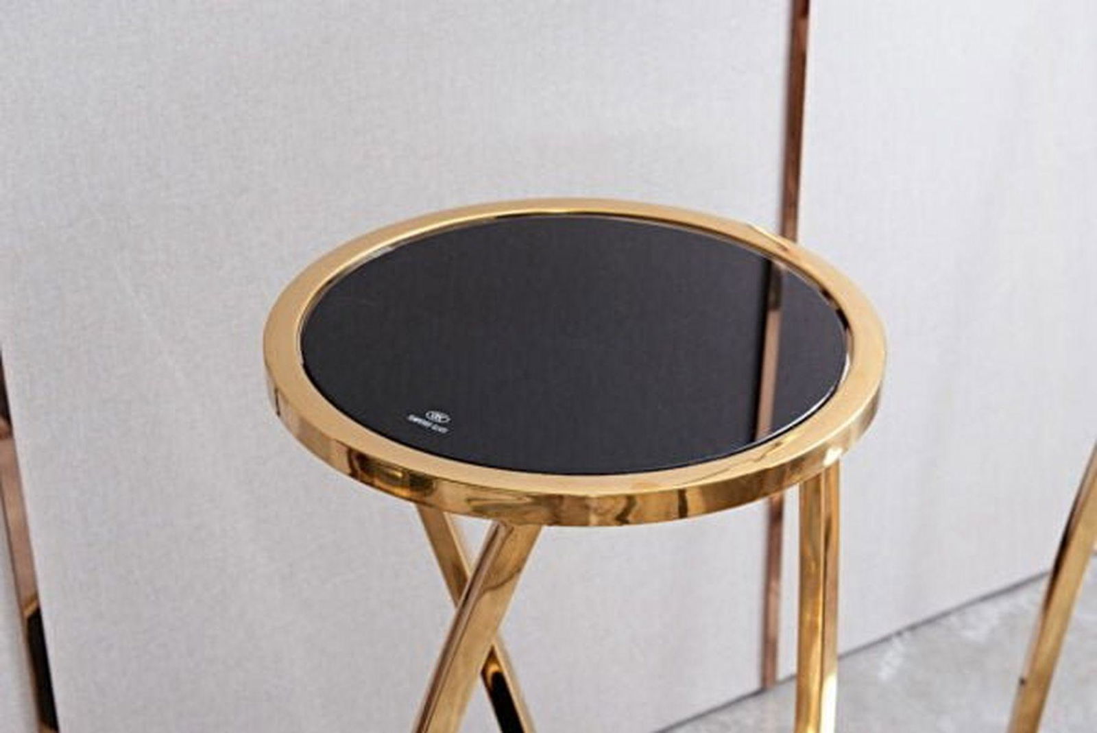 STOLIK ŚREDNI SZKLANY BLAT ZŁOTA PODSTAWA 70 CM / AH