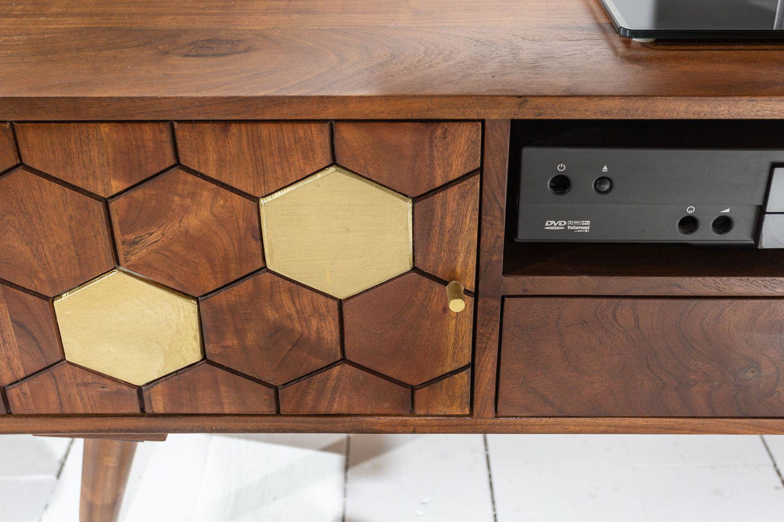 SZAFKA RTV MYSTIC LIVING 140 cm akacja gold / 39949 / INVICTA INTERIOR