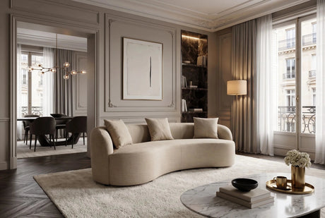 Beżowa sofa ATELIER 230 cm z aksamitną tapicerką i zaokrąglonymi kształtami do salonu