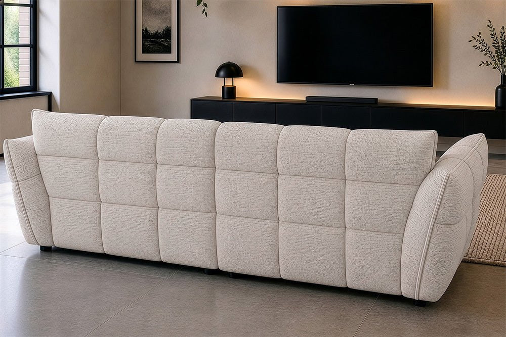 Beżowa sofa CLOUD w tkaninie boucle o miękkiej zaokrąglonej formie do nowoczesnego salonu