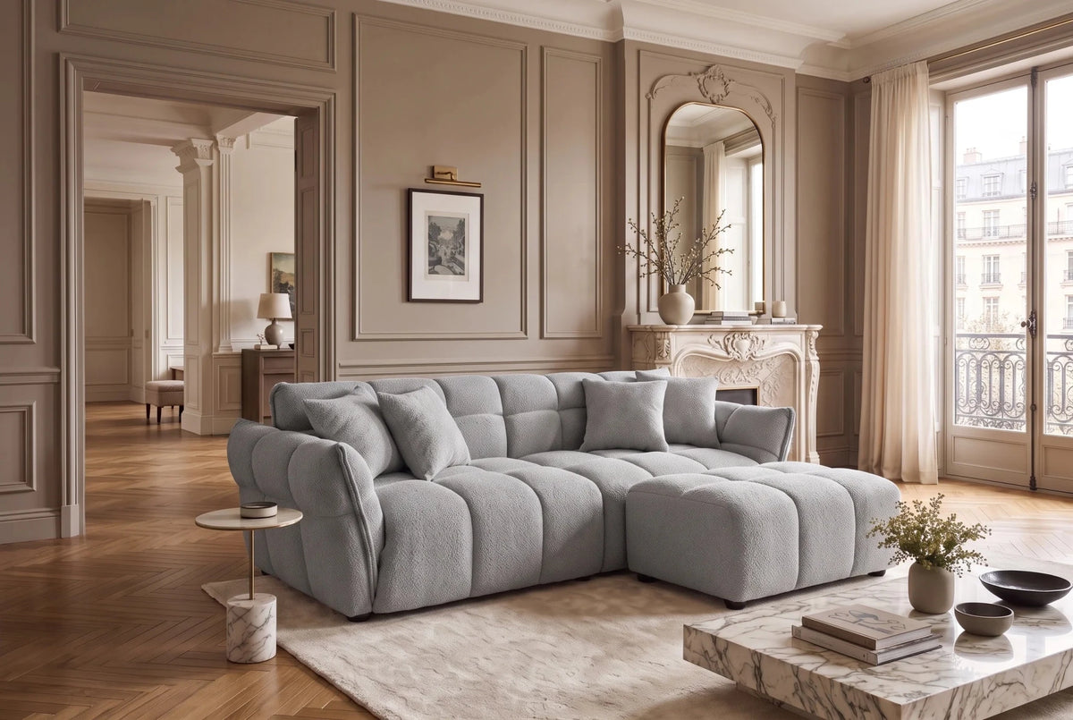 Szara sofa CLOUD w tkaninie bouclé o miękkiej zaokrąglonej formie do nowoczesnego salonu
