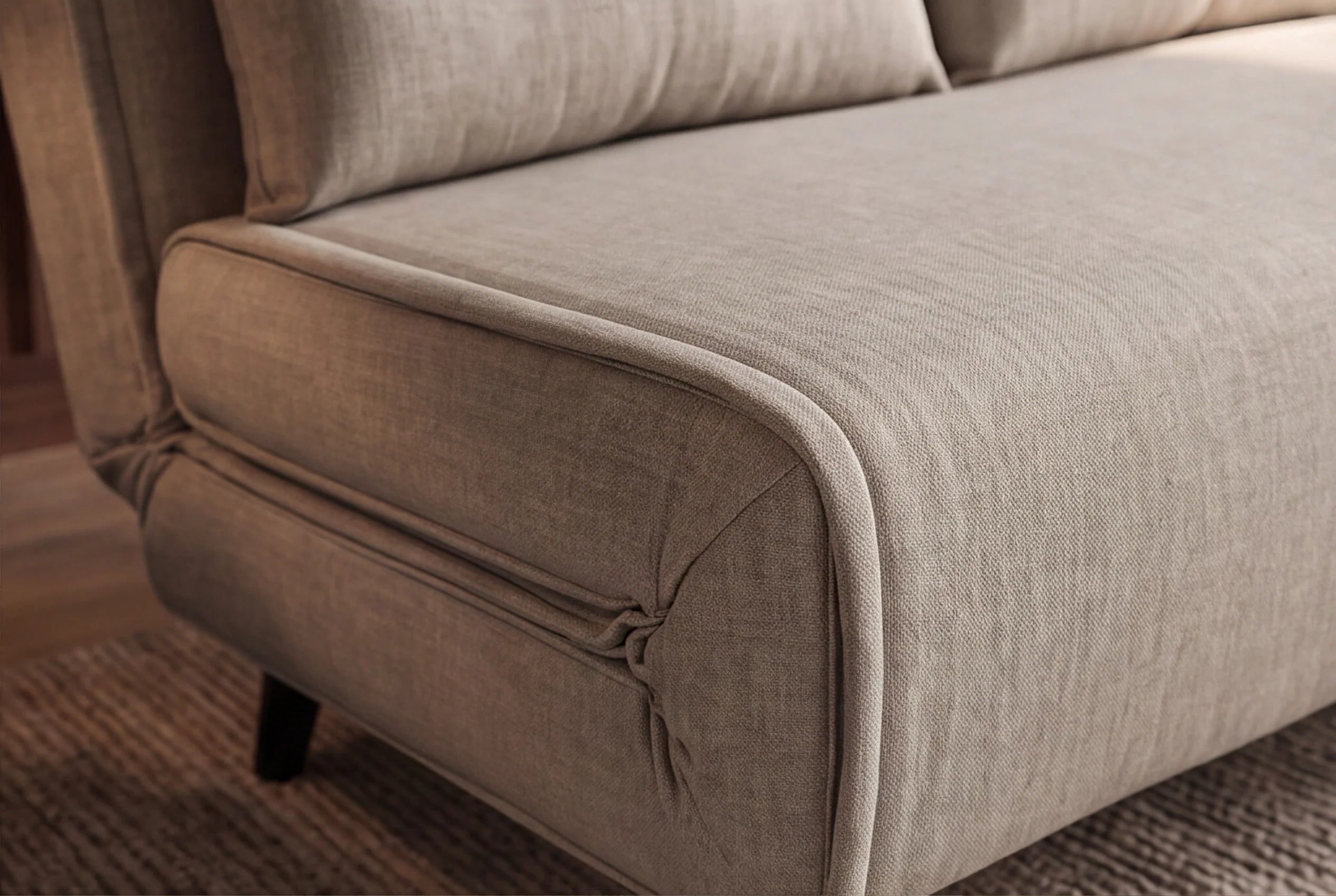 Beżowa sofa z funkcją spania 140 cm w tkaninie aksamit z drewnianymi nóżkami i poduszkami
