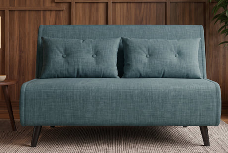 Niebieska sofa z funkcją spania 140 cm w tkaninie aksamit z drewnianymi nóżkami i poduszkami