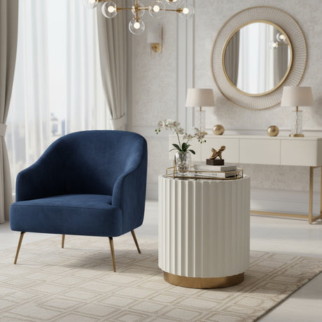 Okrągły stolik kawowy z ryflowanym korpusem, szklanym blatem i szczotkowaną złotą podstawą