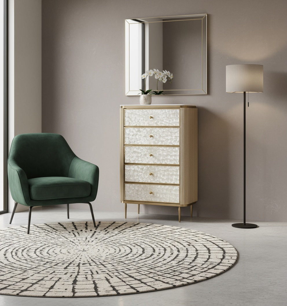 Komoda szampańskie złoto z 5 szufladami, perłowe fronty z naturalnej muszli, ryflowane boki, biały blat marmur syntetyczny