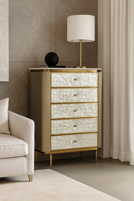 Komoda szampańskie złoto z 5 szufladami, perłowe fronty z naturalnej muszli, ryflowane boki, biały blat marmur syntetyczny