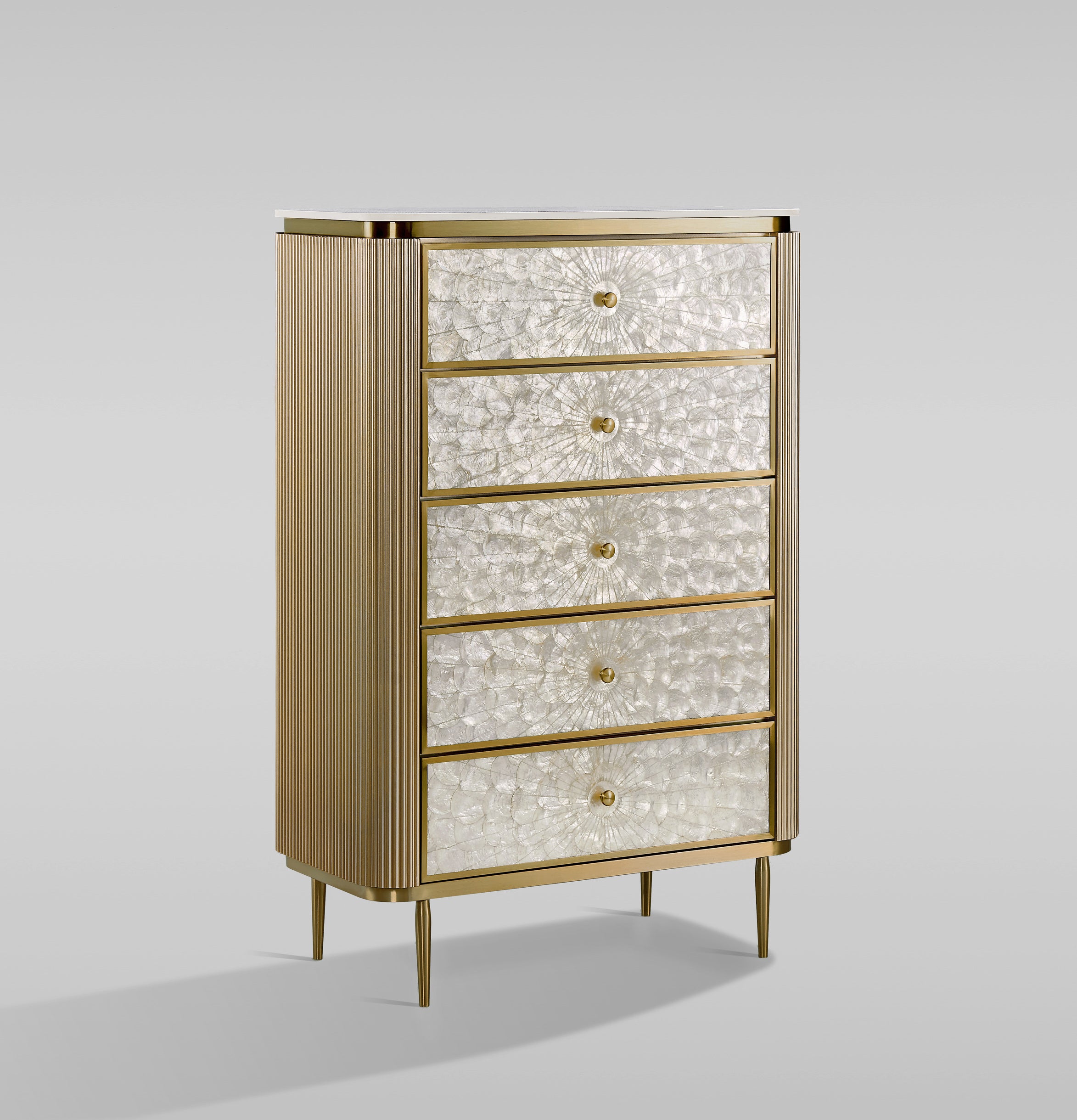 Komoda szampańskie złoto z 5 szufladami, perłowe fronty z naturalnej muszli, ryflowane boki, biały blat marmur syntetyczny
