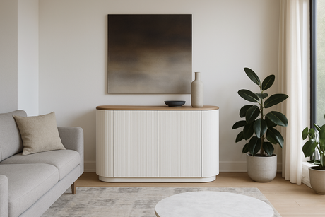 Komoda ecru z ryflowanym korpusem i owalnym blatem z jasnego drewna wiązu, 2-drzwiowa, nowoczesny styl