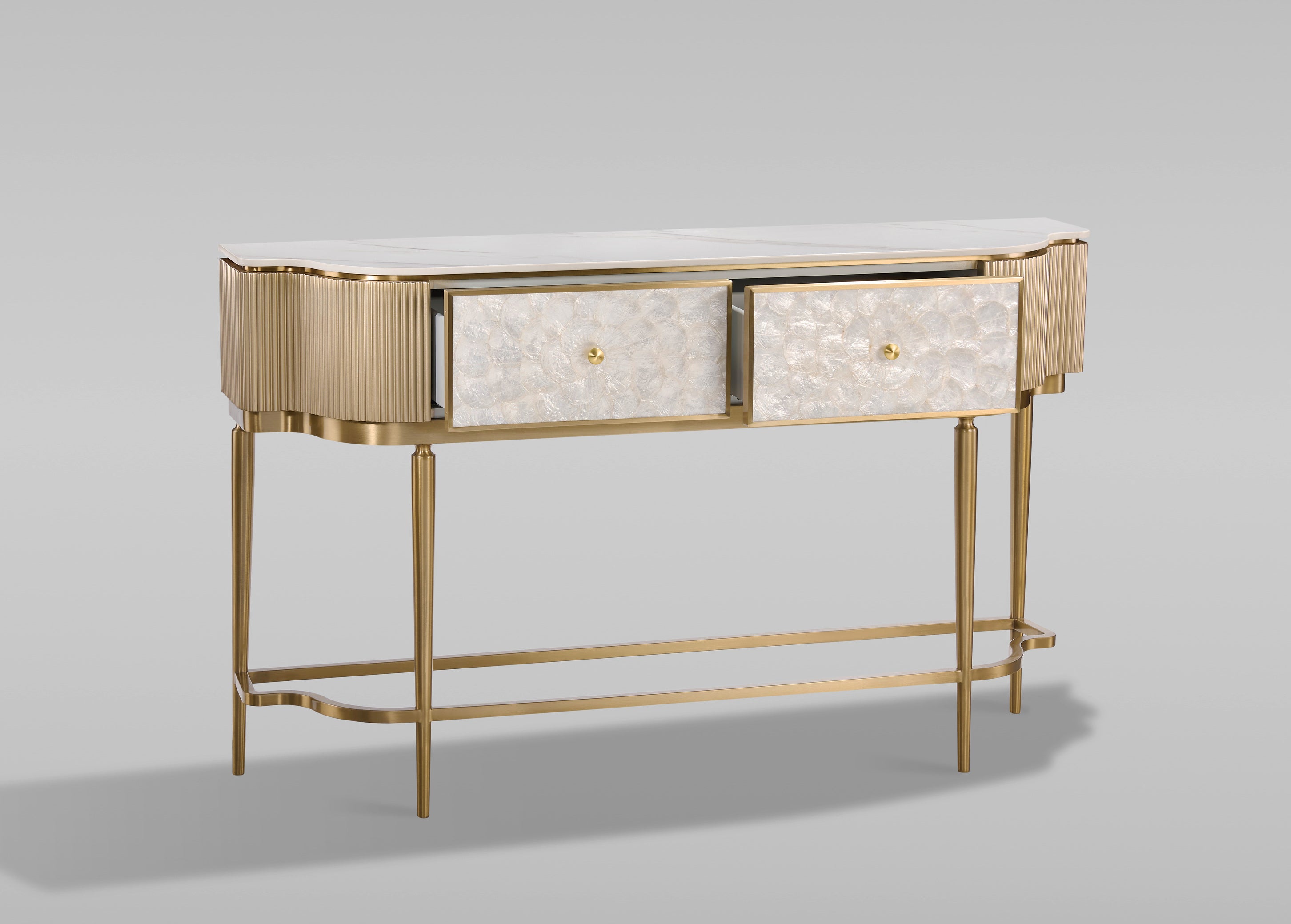 Szampańsko-złota konsola z frontami z naturalnej muszli, białym marmurowym blatem i 2 szufladami soft close.