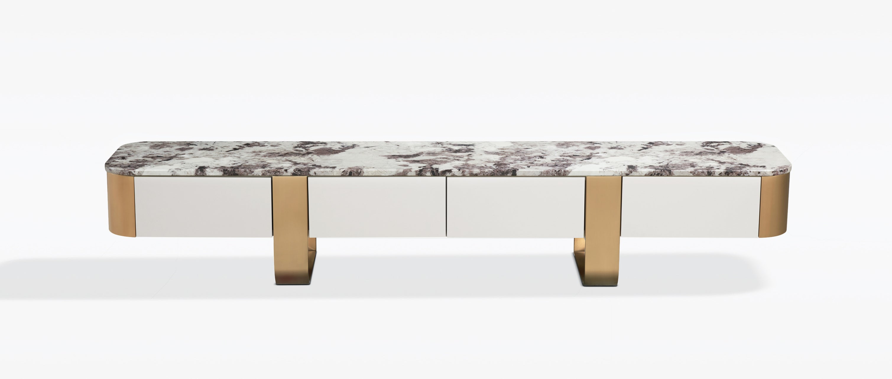 Nowoczesna szafka RTV w kolorze złamanej bieli ze złotymi nogami i marmurowym blatem