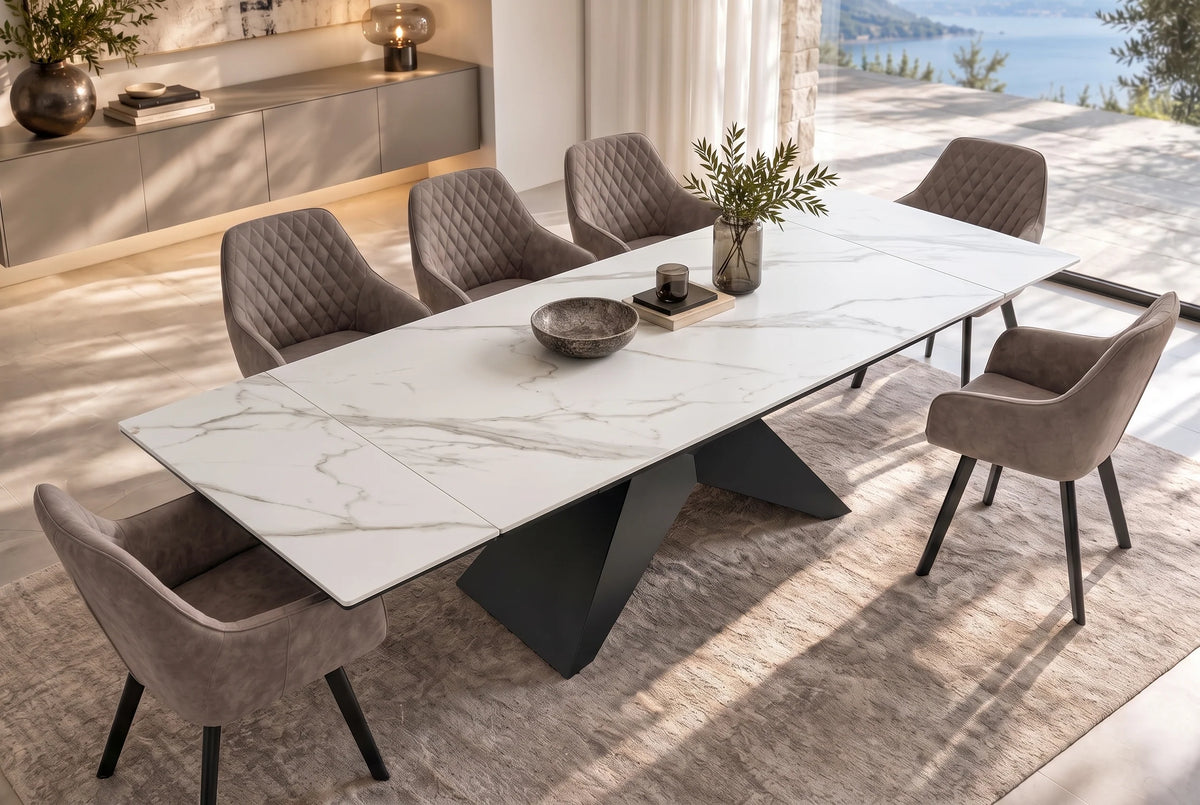 Rozkładany stół z jasnym ceramicznym blatem i ciemną metalową podstawą do jadalni