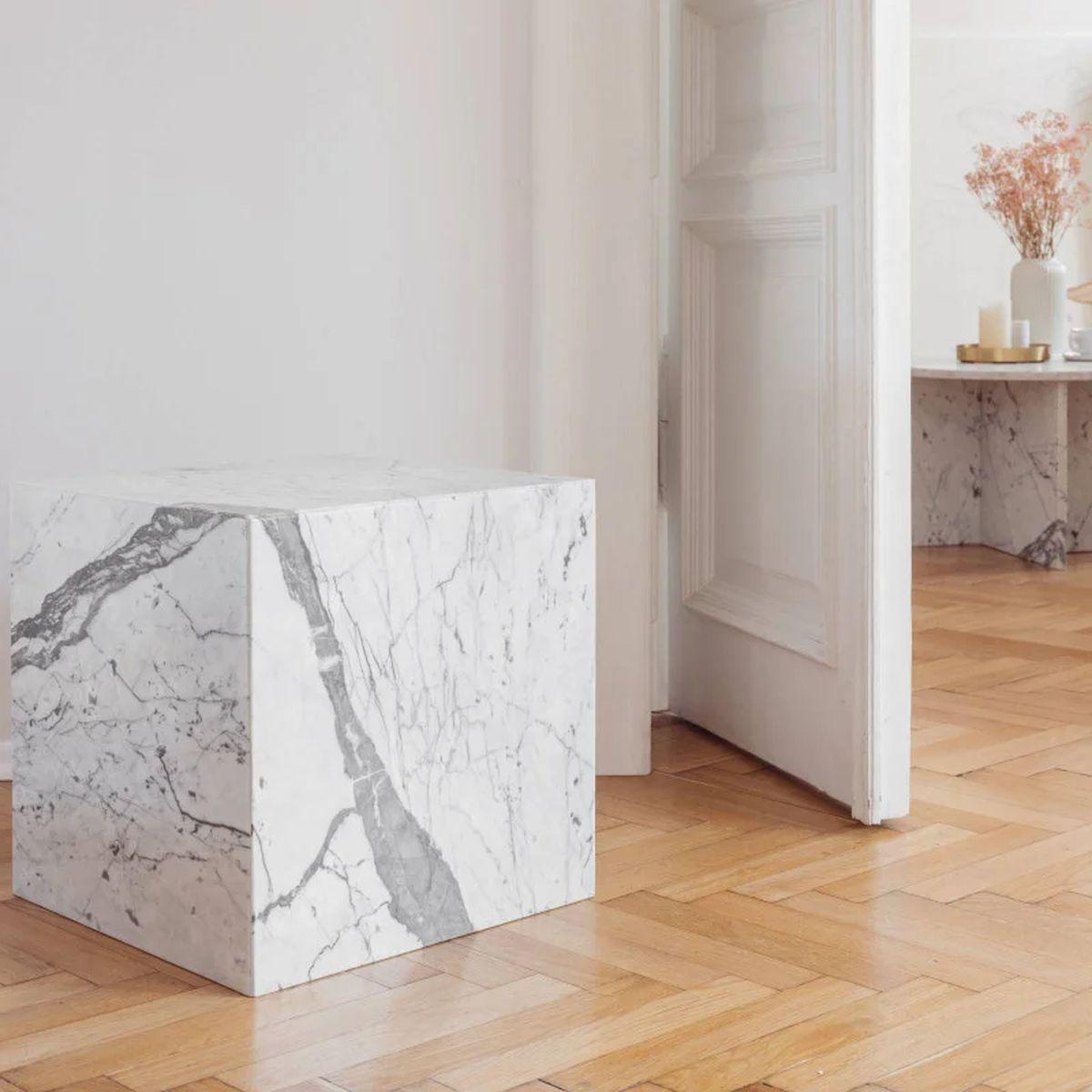 Stolik Aske cube biały marmur 40 cm / MH