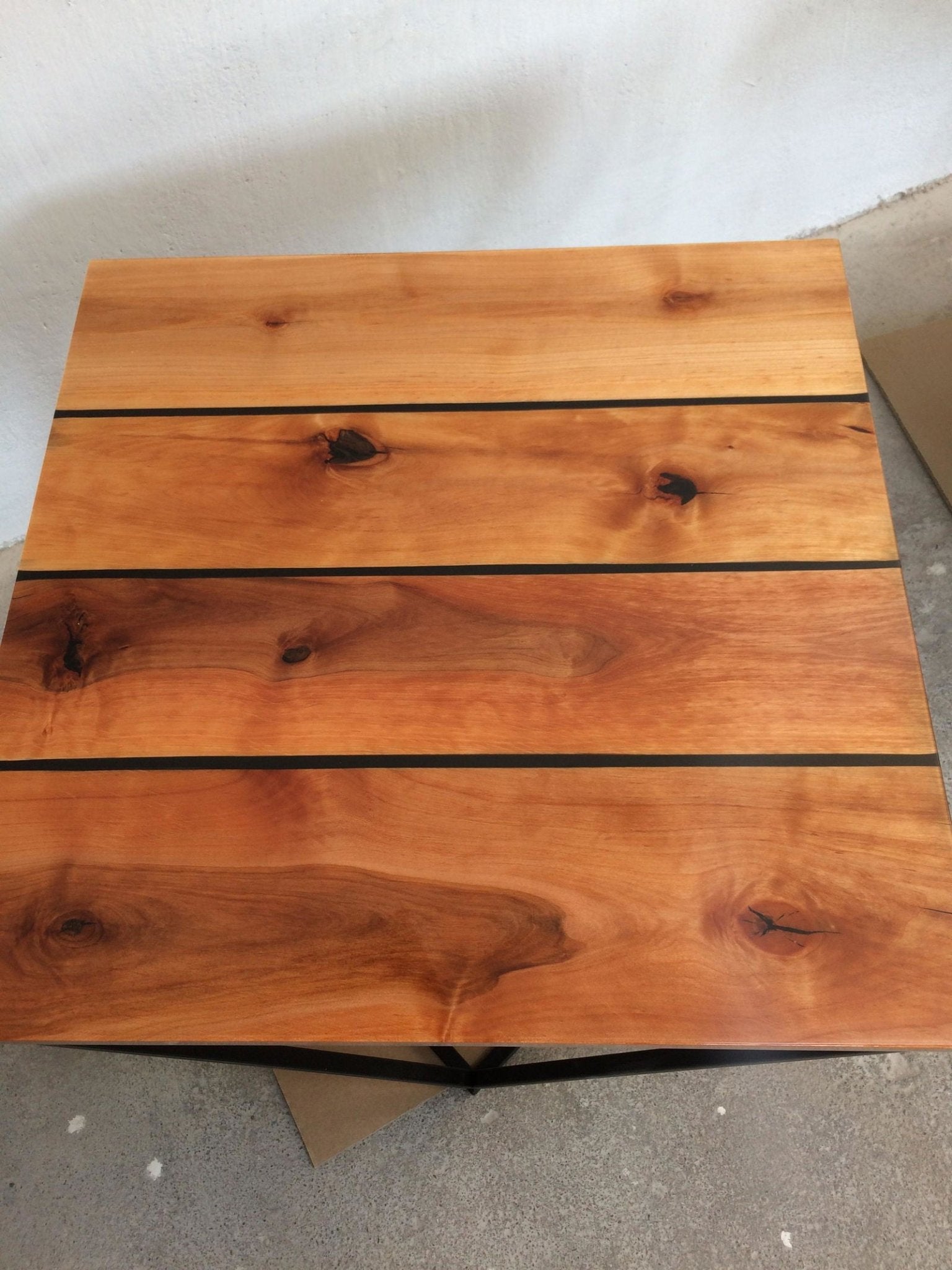 Stolik Beauty Nature drewno olcha 60 cm podstawa skośna