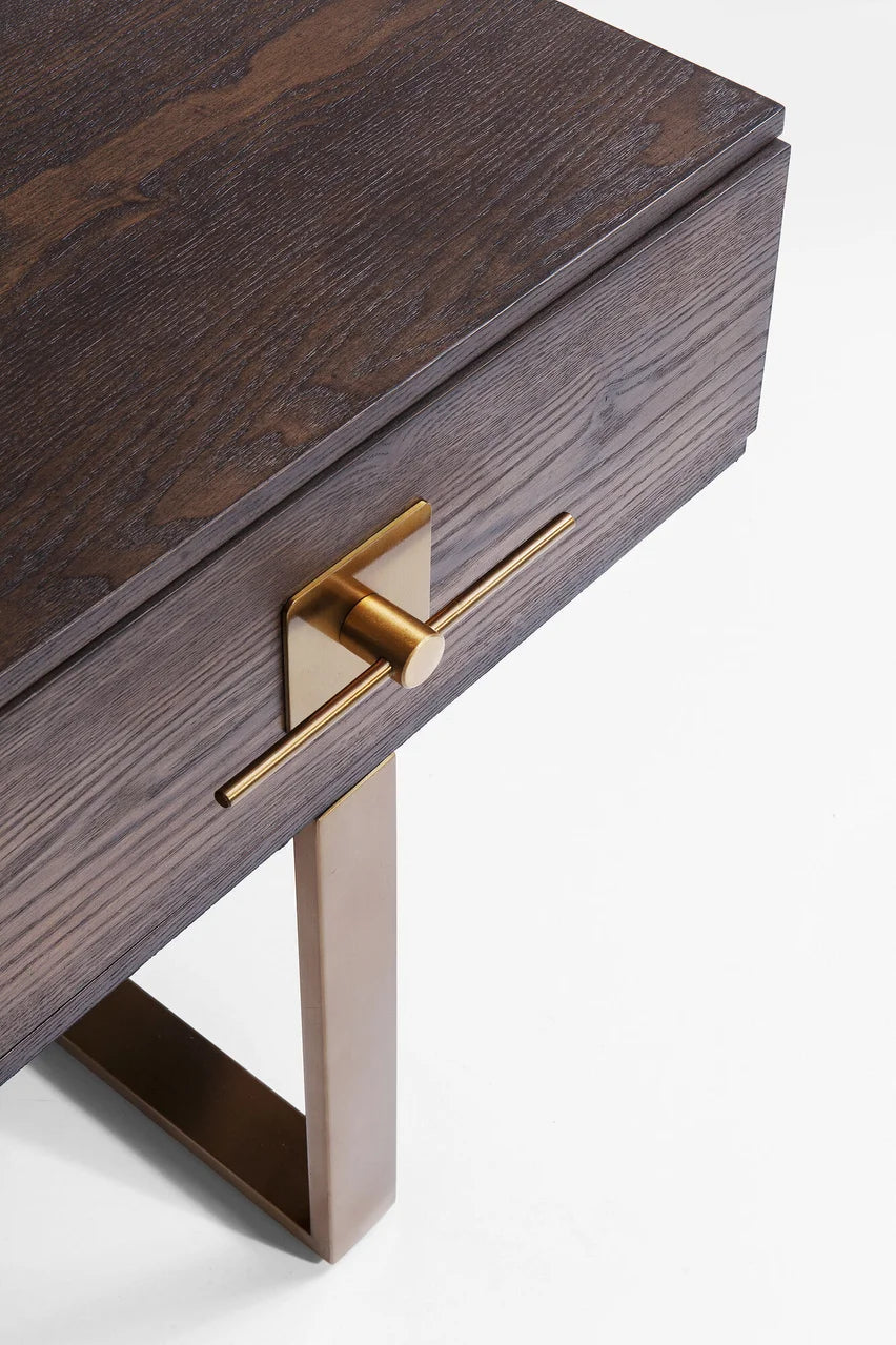 Szafka nocna Osaka z ciemnym korpusem MDF, szufladą i złotą stalową podstawą 