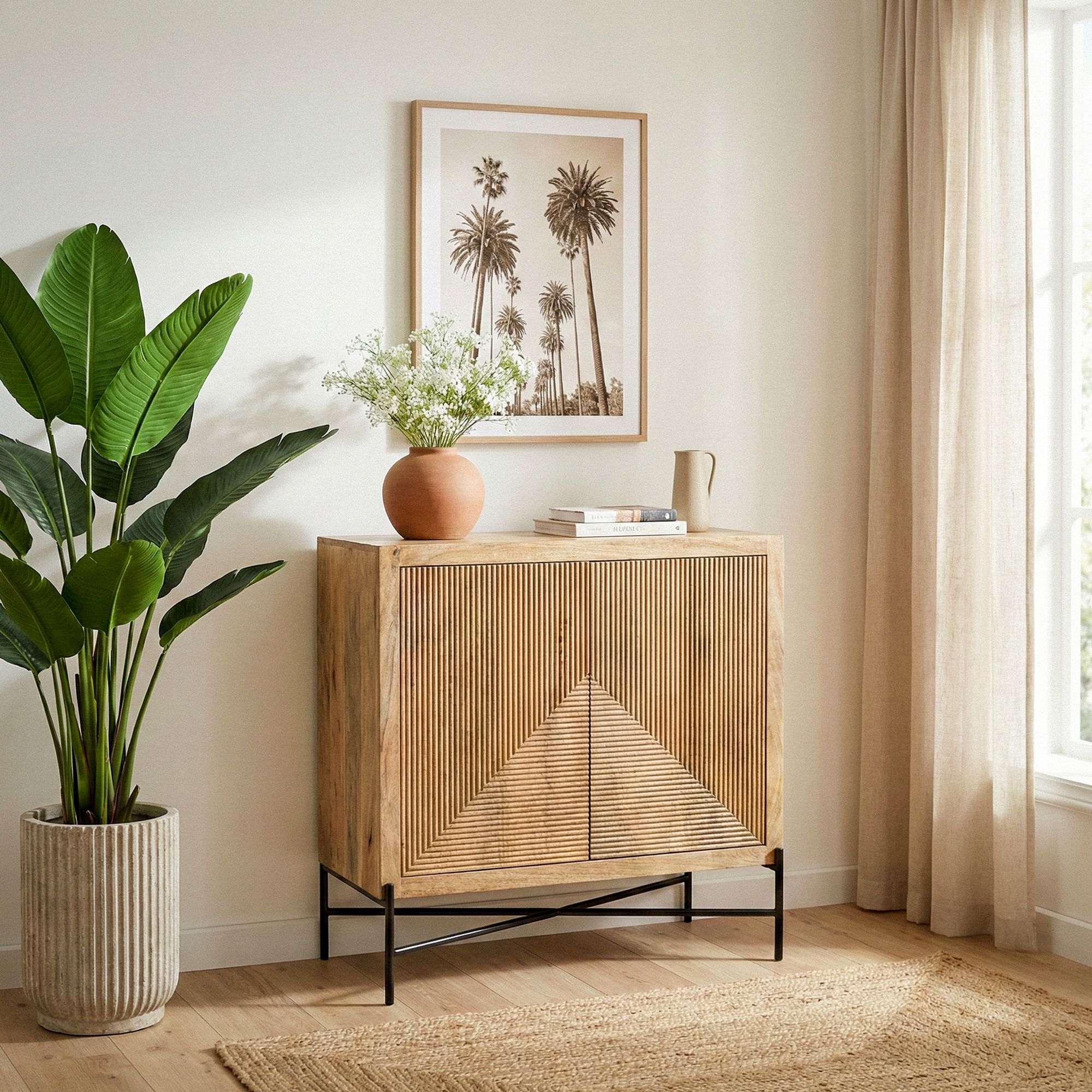 Komoda z litego drewna mango z ryflowanym geometrycznym frontem i czarnym metalowym stelażem