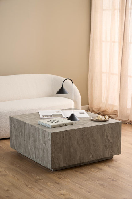 Stolik kawowy Dice grey marble River do nowoczesnego jasnego salonu