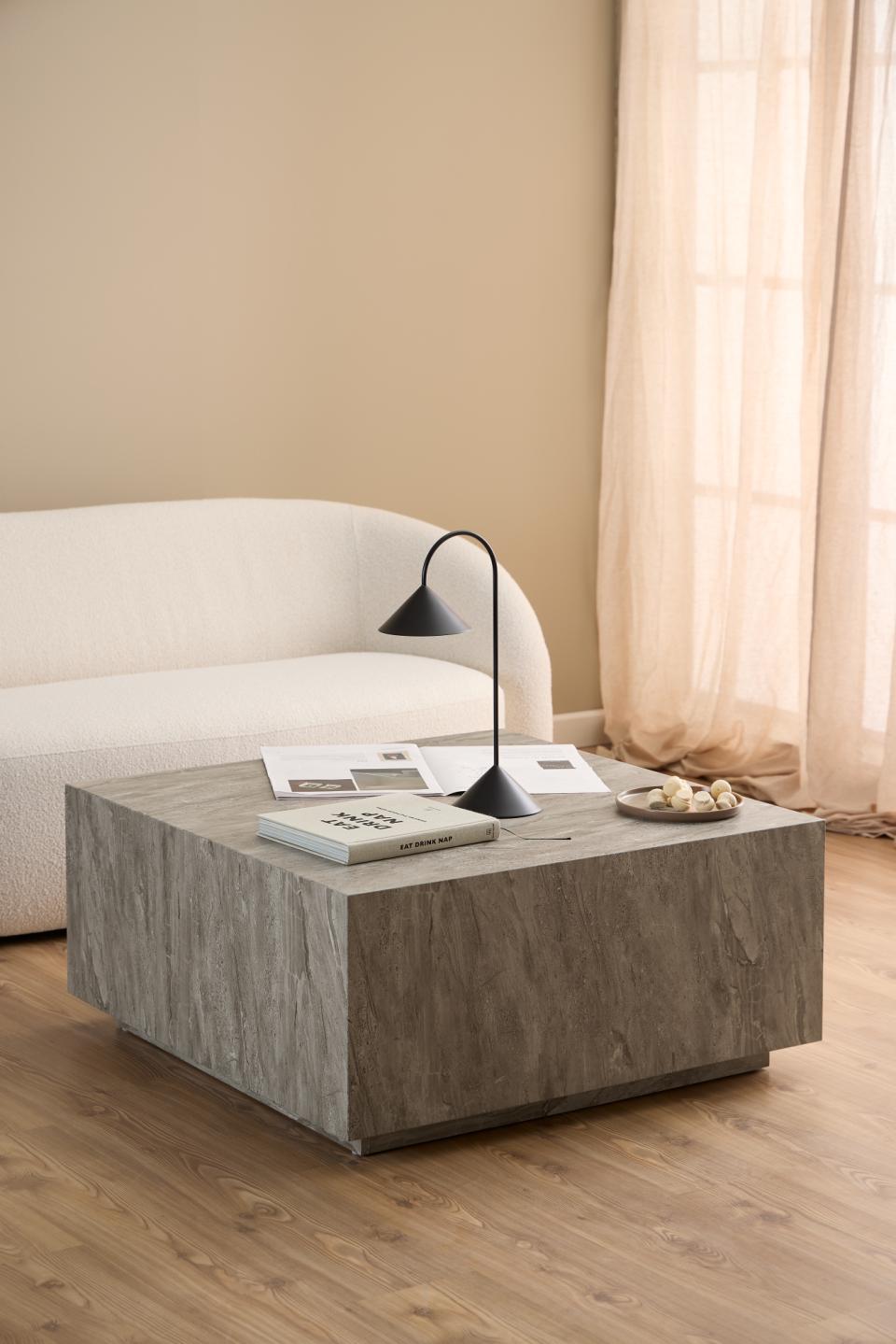 Stolik kawowy Dice grey marble River do nowoczesnego jasnego salonu