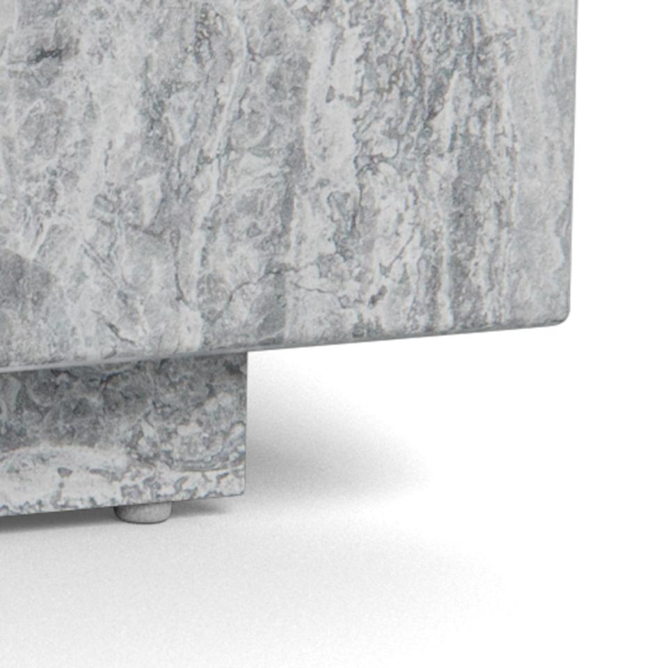 Detal podstawy stolika kawowego Dice grey marble River z plastikową stopką