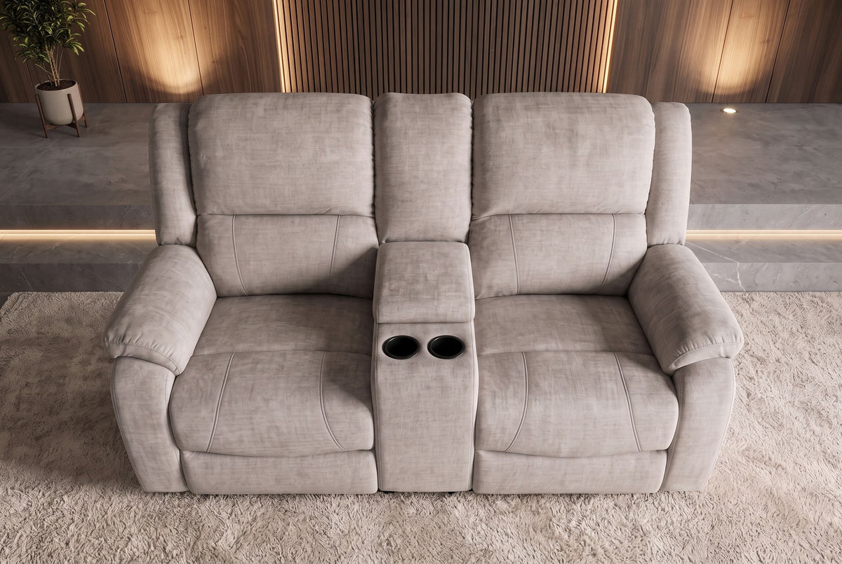 Beżowy rozkładany fotel relax 2-osobowy velvet z podnóżkami, schowkiem i otworami na napoje