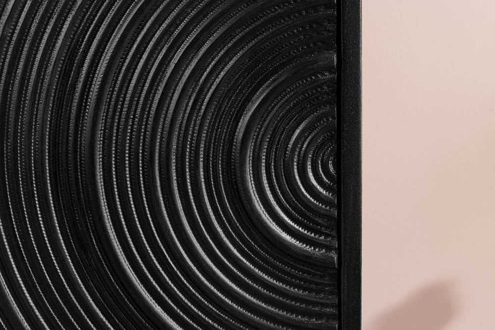 Komoda z drewna mango z frontem 3D, brązowym korpusem i czarną metalową ramą do salonu