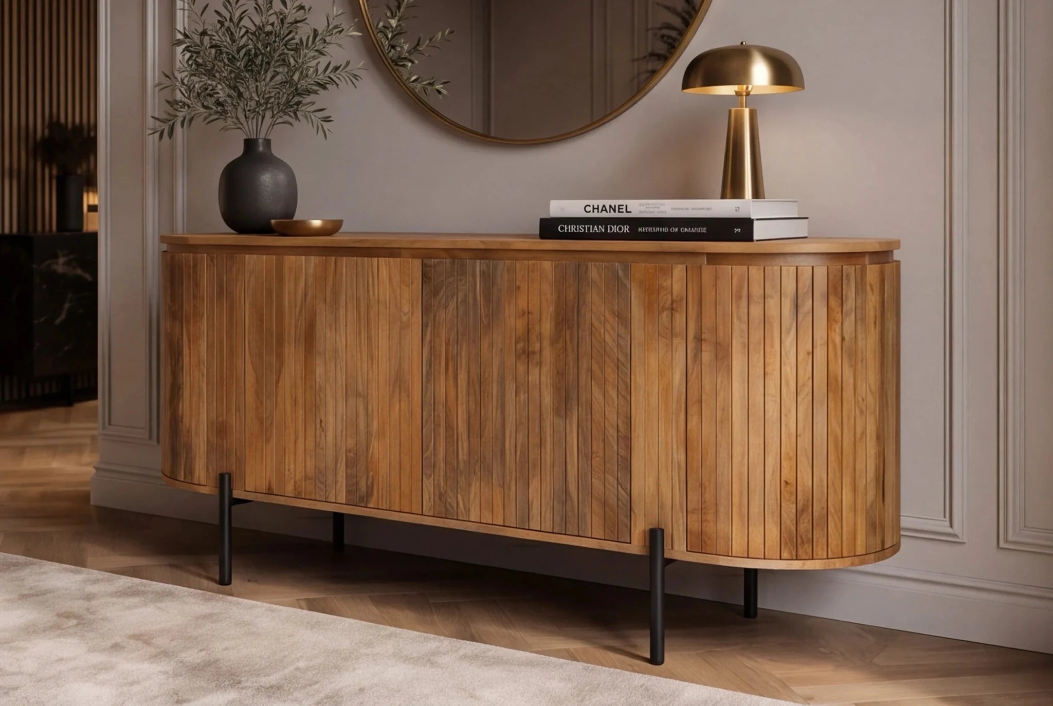 Brązowa komoda 160 cm z lakierowanego drewna mango z czarną metalową podstawą