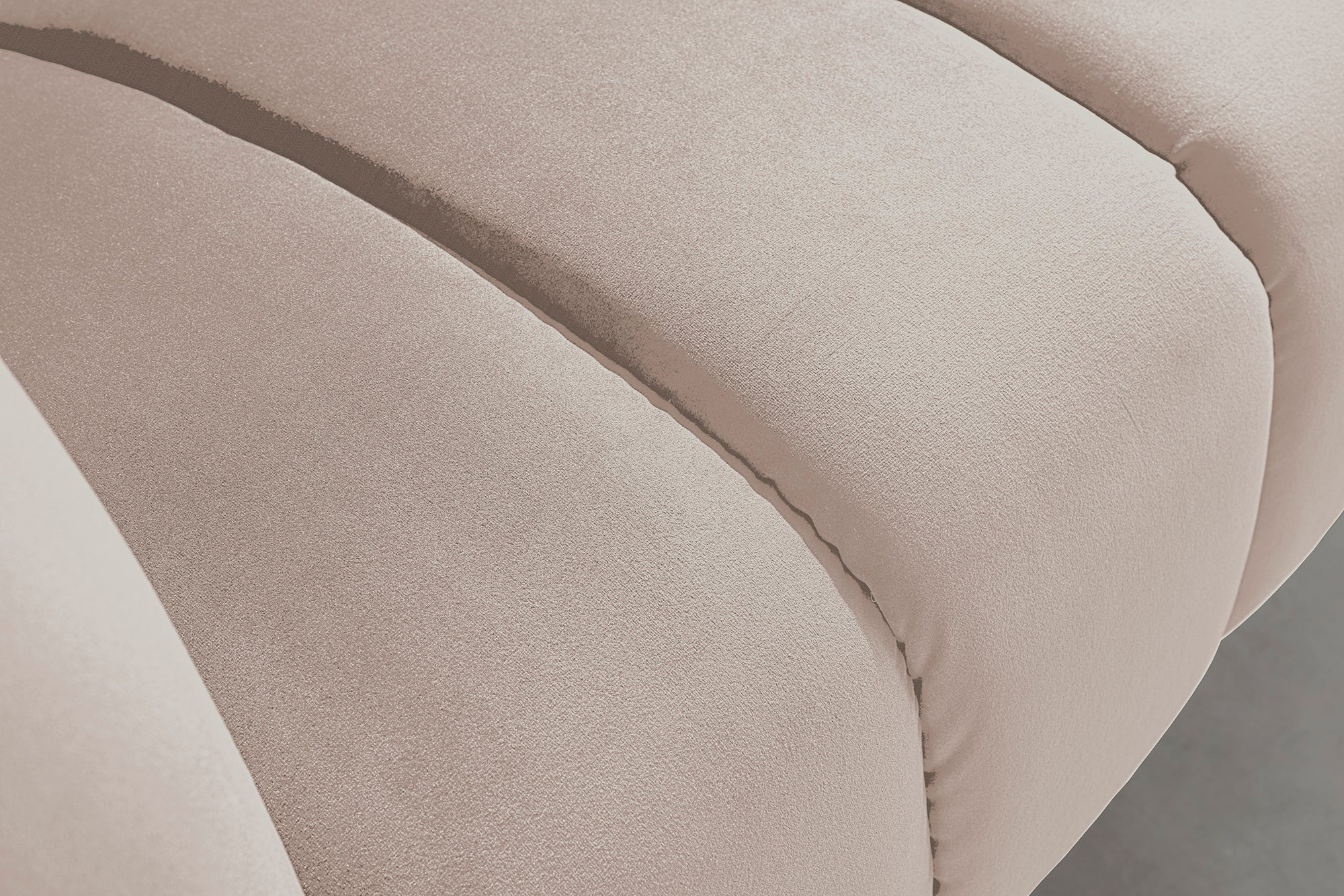 SOFA NOBLESSE 2 osobowa 165 CM SZAMPAŃSKI AKSAMIT / 44537 / INVICTA INTERIOR -  Meblowy Sklep Internetowy Inventio